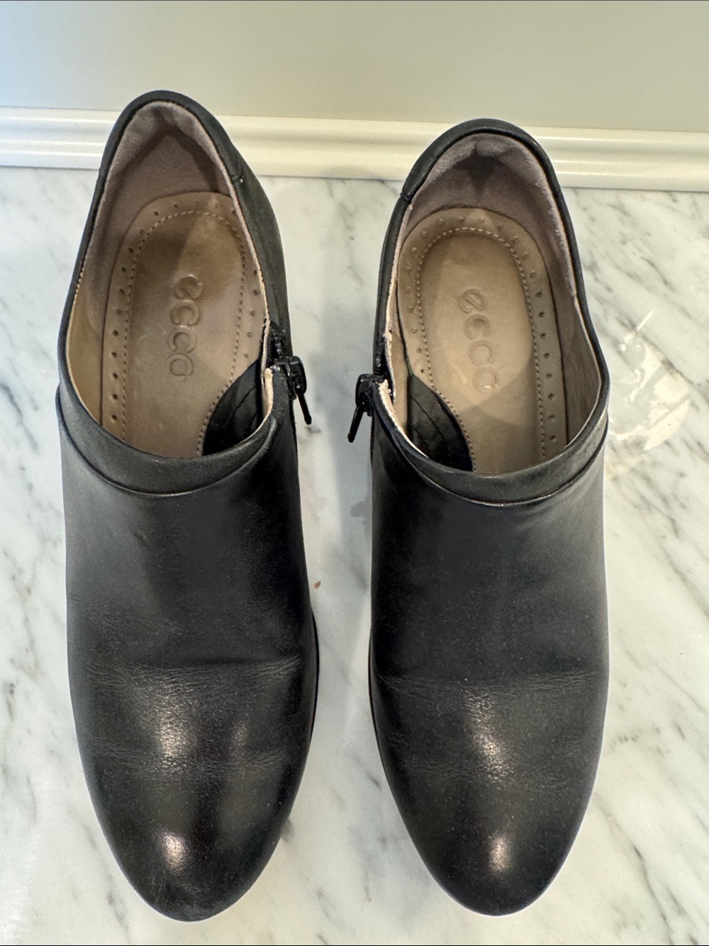 Ecco Black Leather Slip-On Loafers with Side Zip